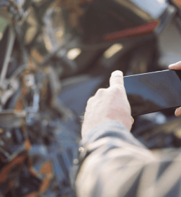 Smartphone nimmt Unfallbild auf