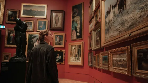 Fine Art - Girl in Museum 