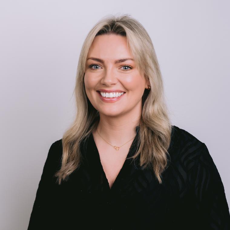 Photo of Amanda Robinson