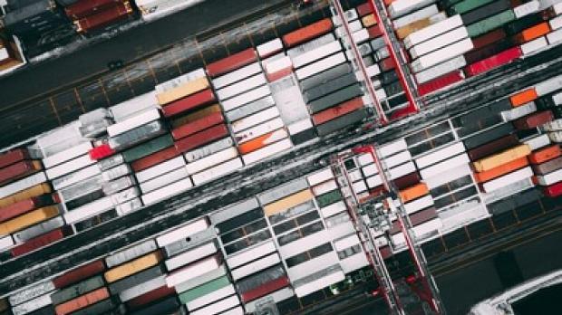 Container auf Schiff